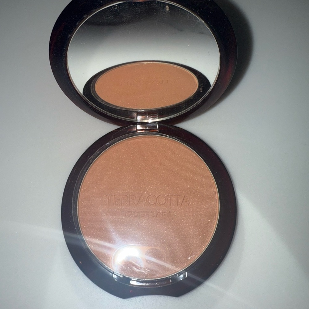 New Guerlain Terracotta Sunkissed Natural Bronzer Powder in shade 00 Light Cool - Picture 4 of 7